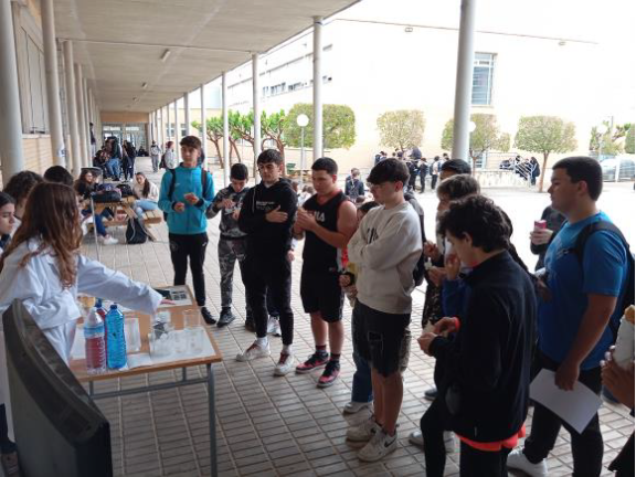 Alumnos en exhibición práctica