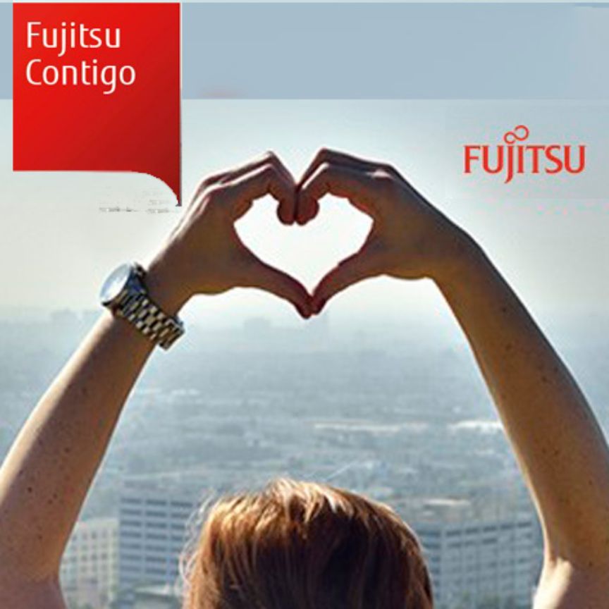 Joven de espaldas con manos formando un corazón y logo de fujitsu