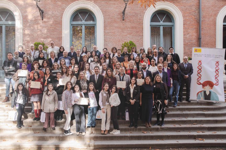 Ministra con premiados - I Premios Alianza STEAM - Castellón - 11 de febrero de 2023