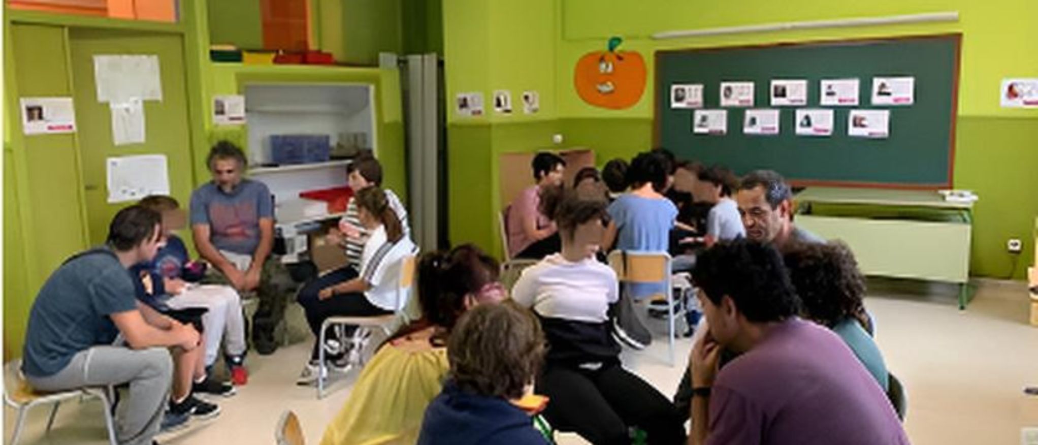 Imagen de taller de sensibilización para familias en el programa Inspira STEAM